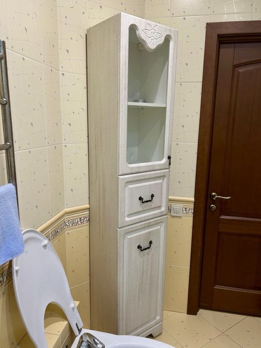 Продам узкий шкаф пенал