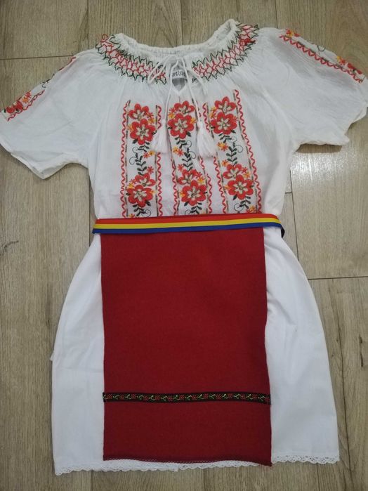 Costum tradițional pentru fete 14-15 ani