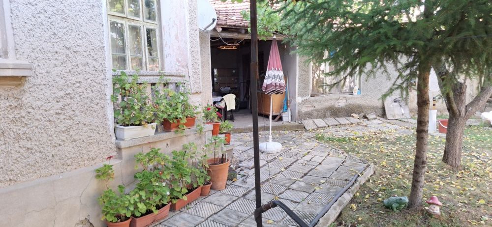 Продавача се масивна къща в кв. Въбел, гр. Търговище