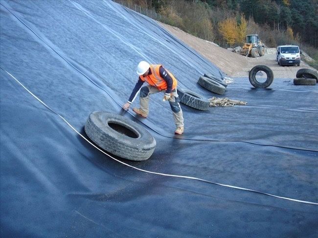 монтаж геомембраны