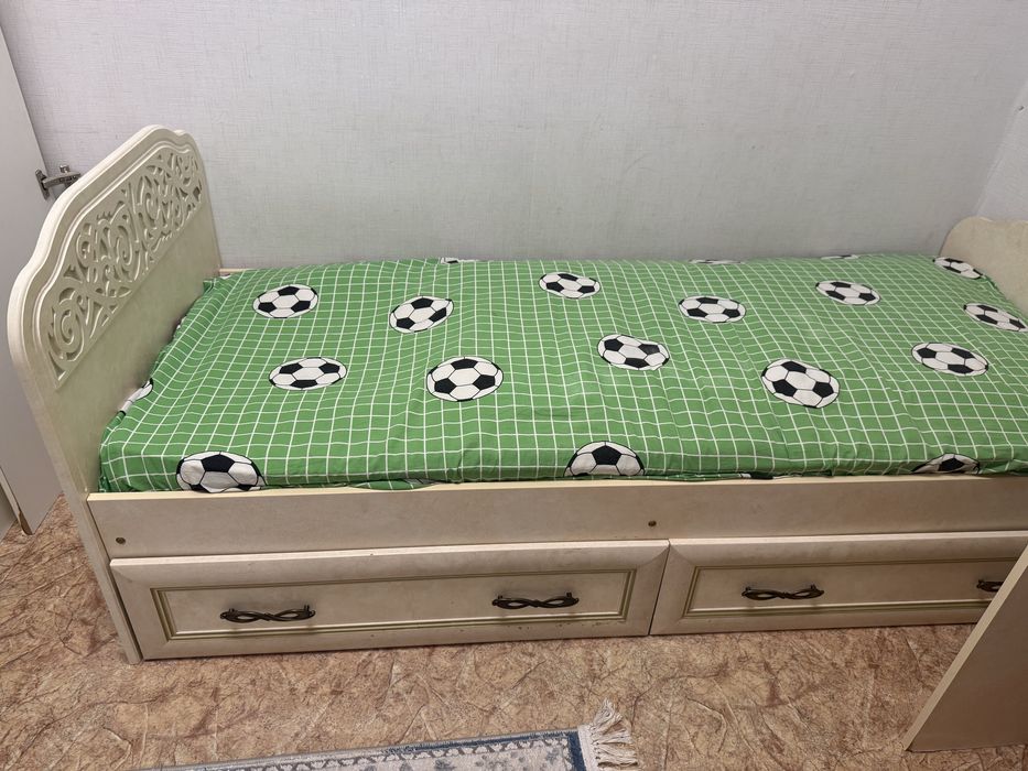 Стол кровать полка