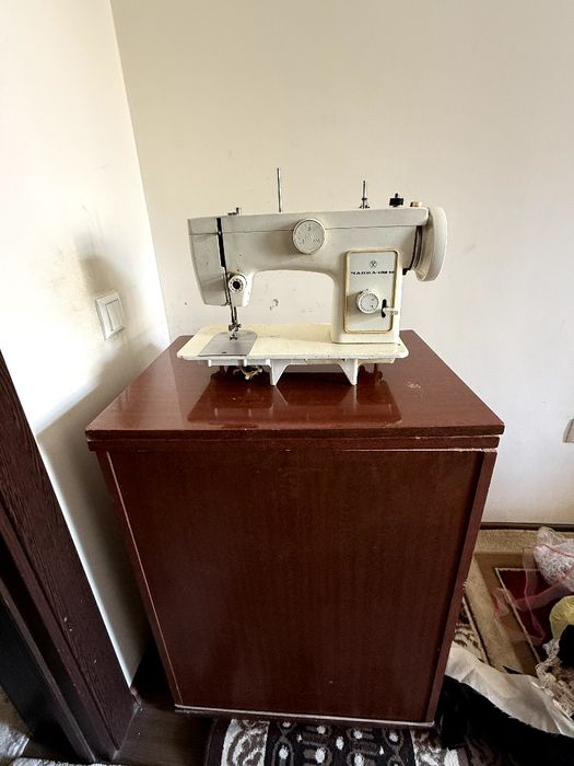 Tikuv mashinasi bor holati yaxshi a'lo  srochna sotiladi