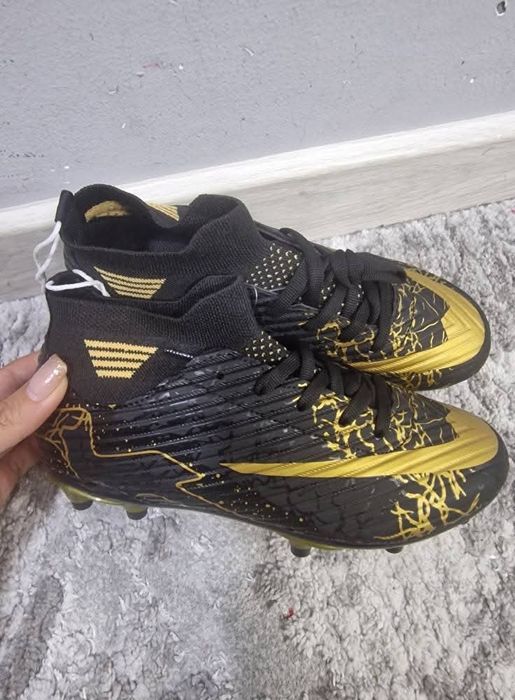 Детски бутонки за момче