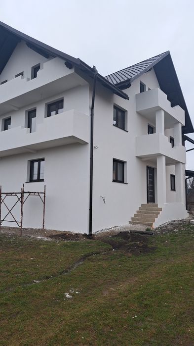 Echipă în Fațade profesionale și finisaje interioare.