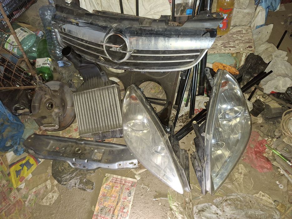 Продавам Опел Зафира 1.6 150к.с фабричен метан на части