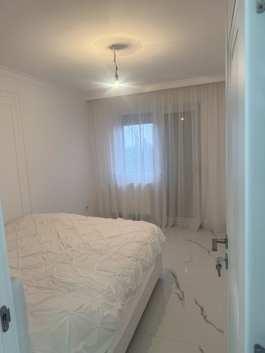 Vand aparatament cu 2 camere