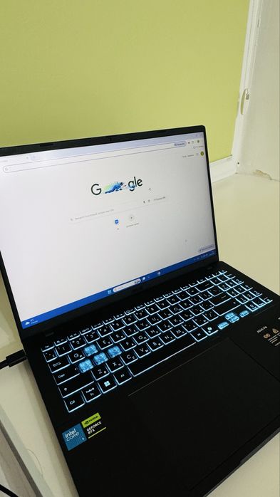 ноутбук Asus v16 с гаратией