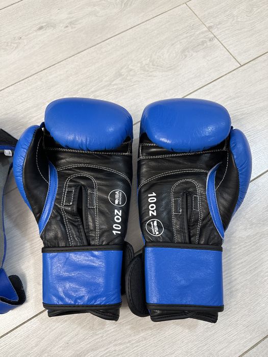 Продам форму, перчатки и шлем