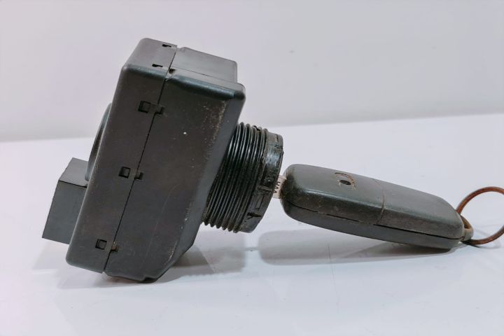 Contact  pornire + cheie 3D0905865E Volkswagen VW Touareg generatia 1