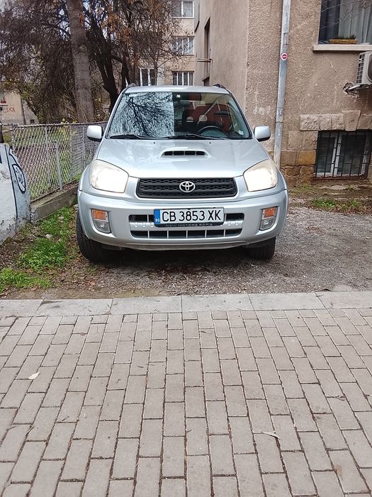 Продавам Тойота Rav4