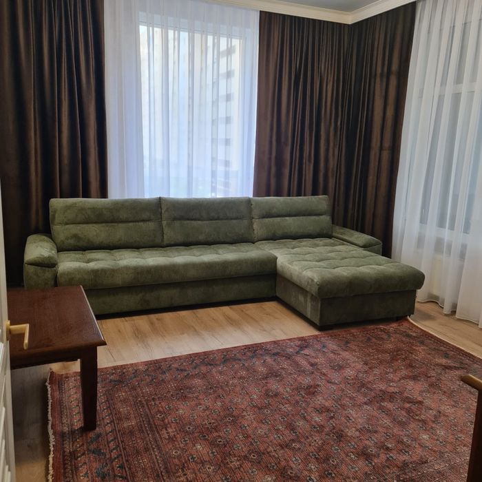Продам диван зеленый оливковый