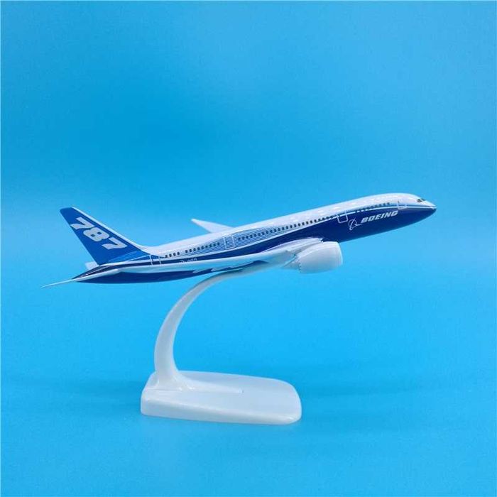 Модель самолета Boeing 787 Dreamliner