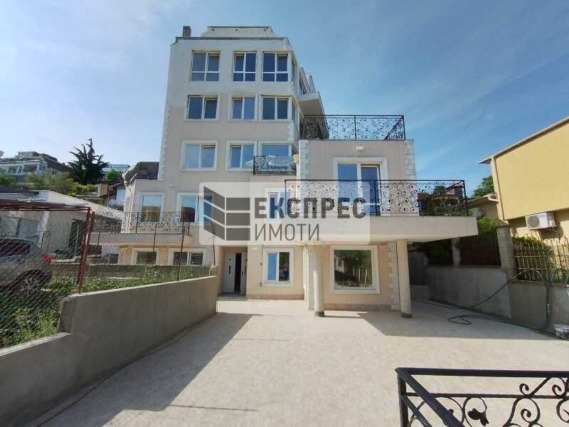 Нова сграда , с паркинг, ресторантска част, 20 апартамента в района на кв. Бриз