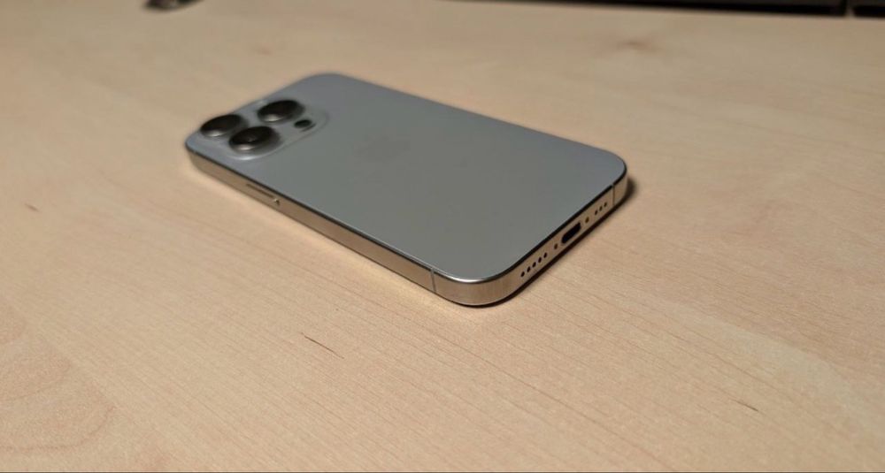 Продам Iphone 15 pro