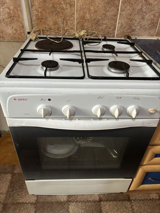 Продам газ-плиту Gefest в хорошем состоянии