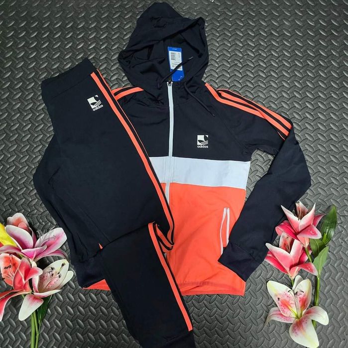 Екипи Asidas различни