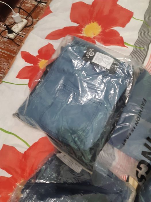 Продам джинсы новые