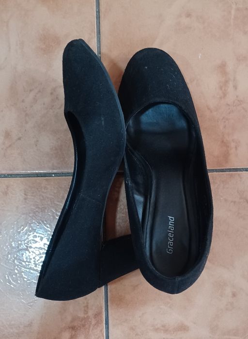 Pantofi negri, cu toc gros, imitație de piele întoarsă, mărimea 36