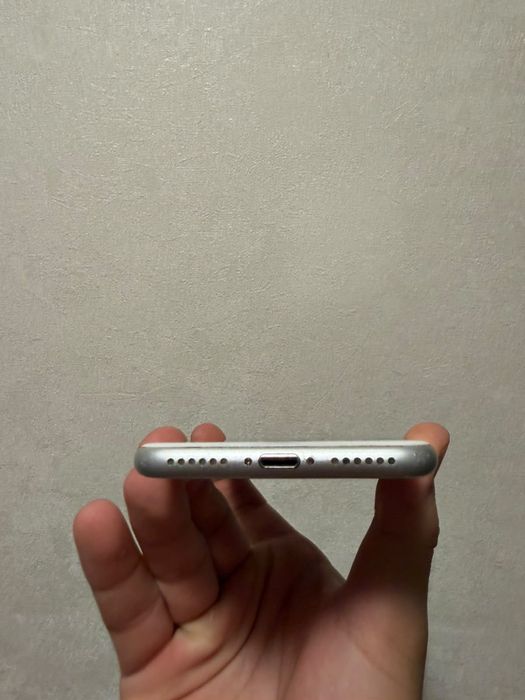 iPhone 8 64gb 77akb