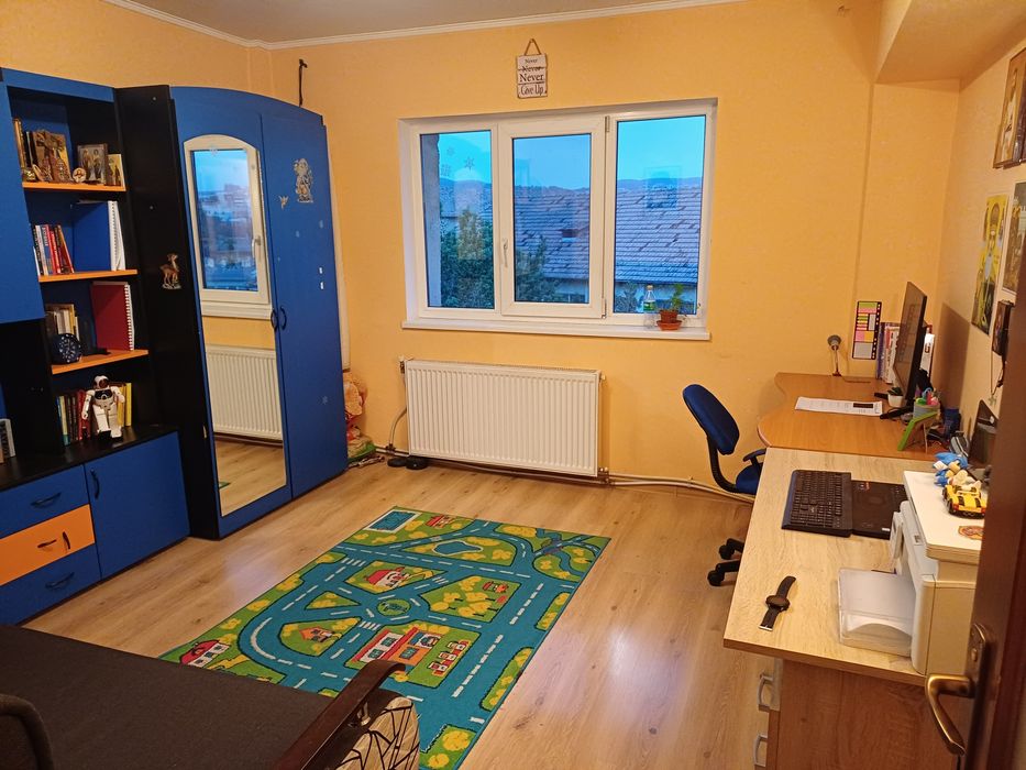 Apartament 3 camere decomandat | Bloc cărămidă 1990 | Zona Nicolae Iorga