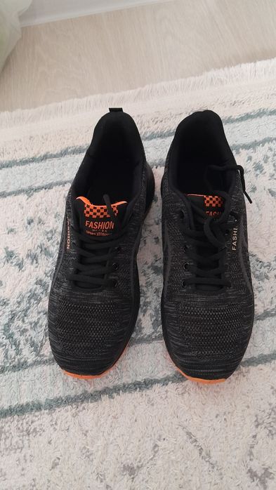 Продам кроссовки 41 размер