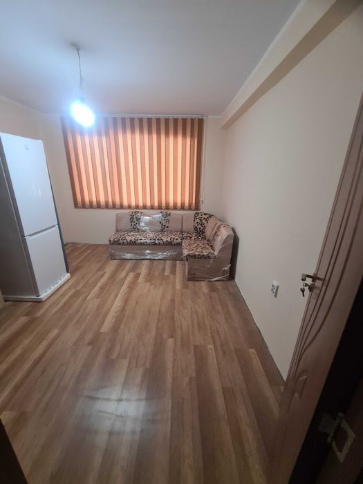 Отдава двустаен апартамент в центъра на Хасково