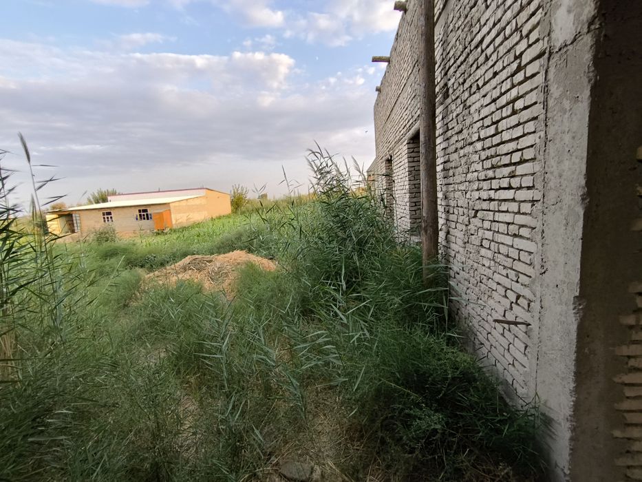 Qurilishi Tugallanmagan bino sotiladi 18 sotiq