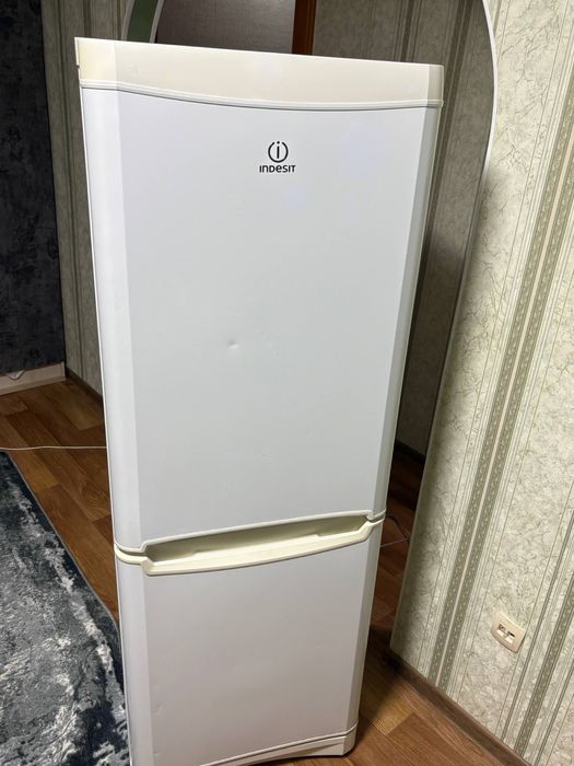 Indesit холодильник