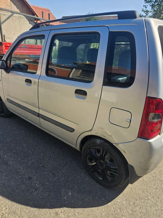 Vând suzuki 1.3 benzina