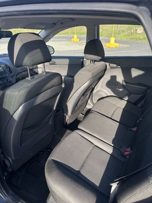 Hyundai i30 2011 • 176.200 km • GPL •