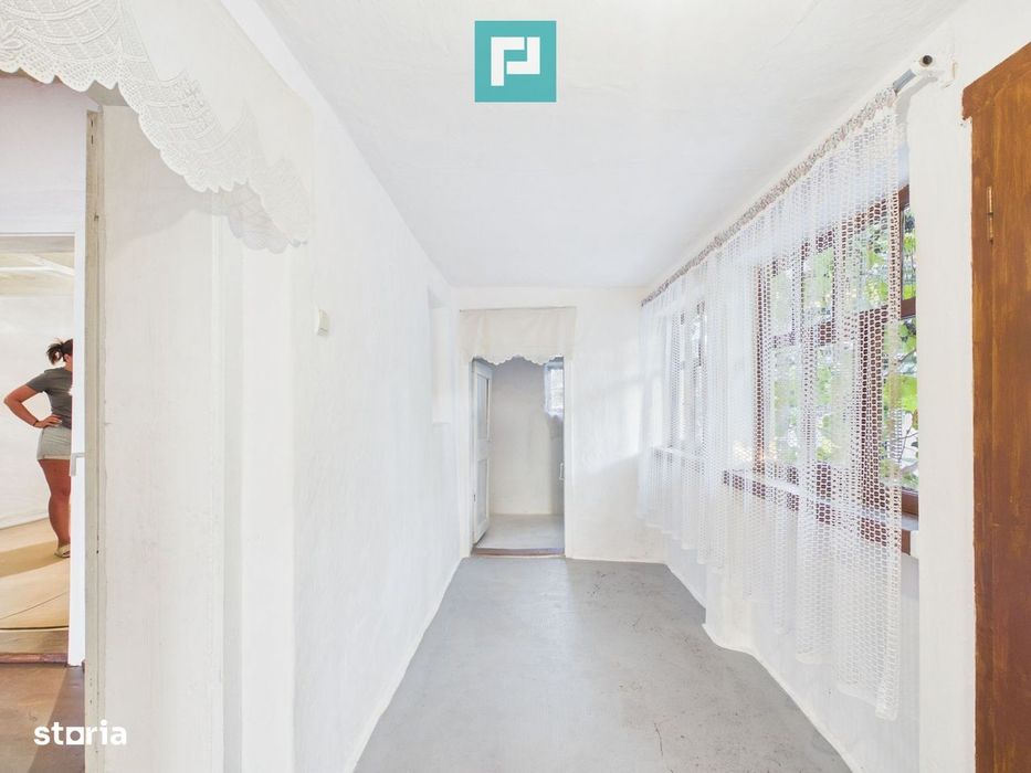 Casă bătrânească cu 4 camere in Pecica