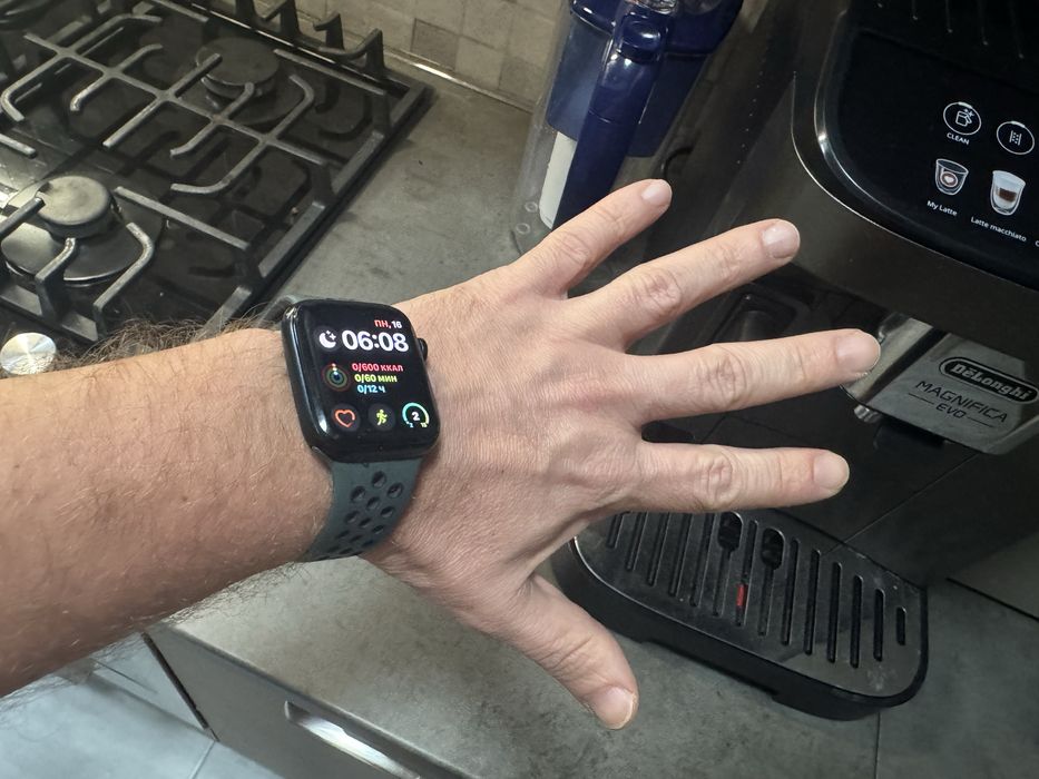 продам свои Apple watch SE2 (эпл вотч) NIKE edition 44 m идеал