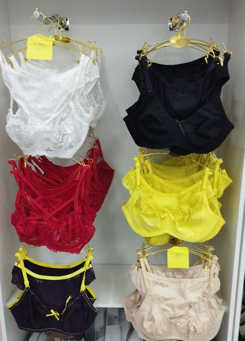 Женские одежды и аксессуары