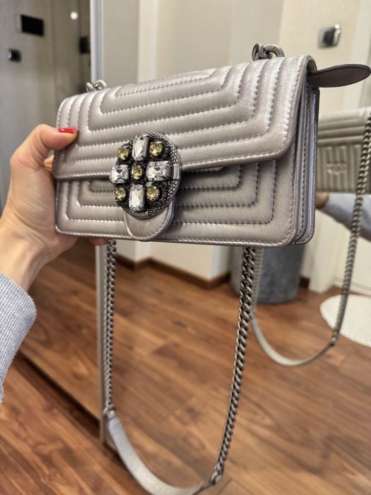 Луксозна кожена чанта PINKO в сребристо