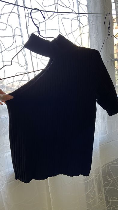 Черна къса блуза на Зара/ Zara без ръкав/ паднало рамо