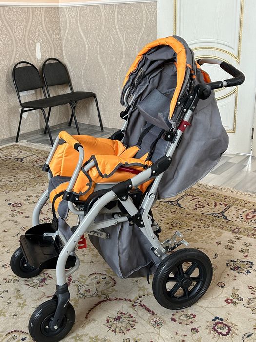 Продам детскую инвалидную коляску