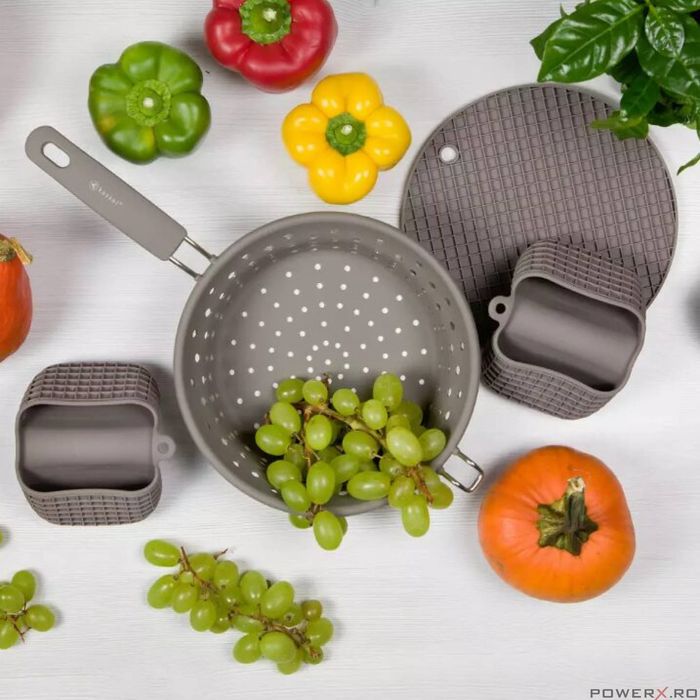 Set 4 accesorii bucatarie din silicon, strecuratoare, manusi si suport