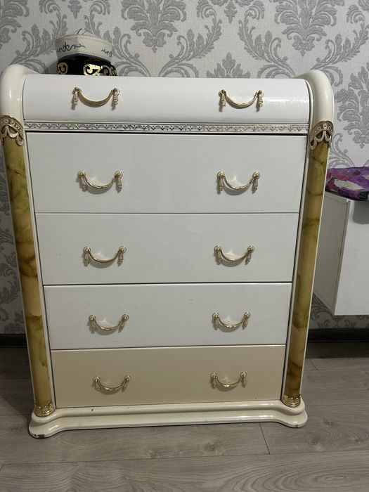 Комод в классическом стиле, 5 ящиков