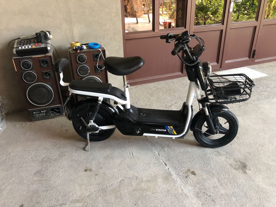 skuter EVESTAR 8
