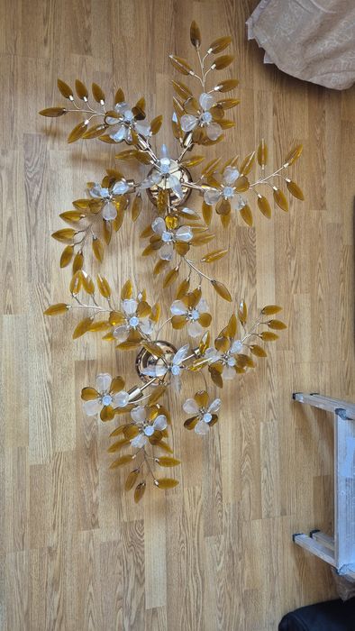 Продам  2 люстры