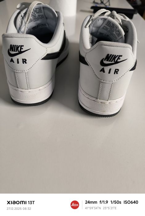 Nike Air Force 1 '07 LV8 SE в сив цвят с прозрачни детайли.