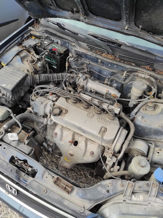 Продавам на части HONDA CIVIC 1.4 i