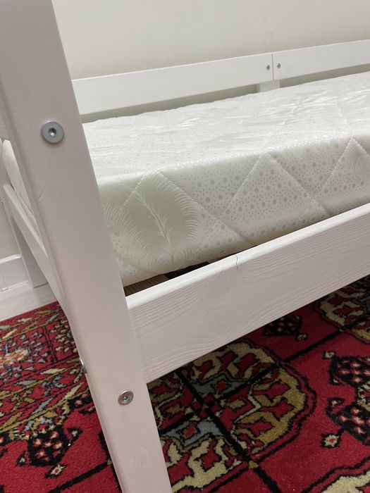 Кровать с матрасом детская