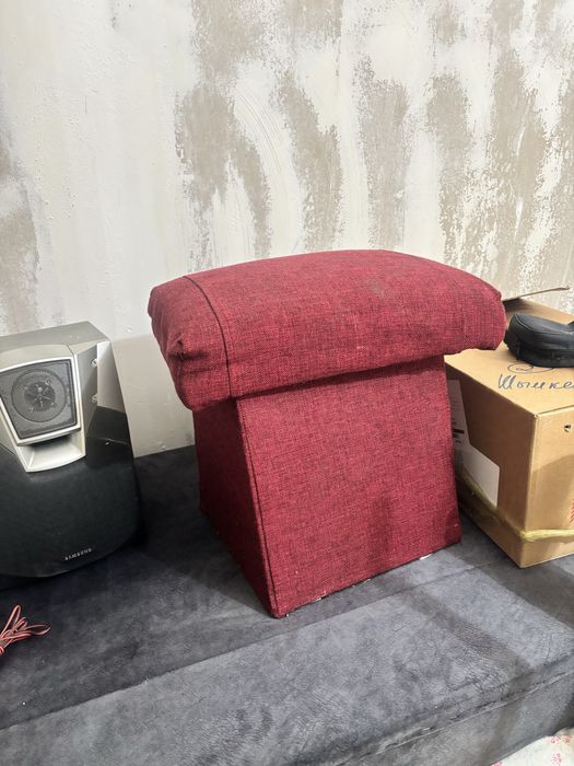 Продам диван б/у. В подарок пуф и кресло