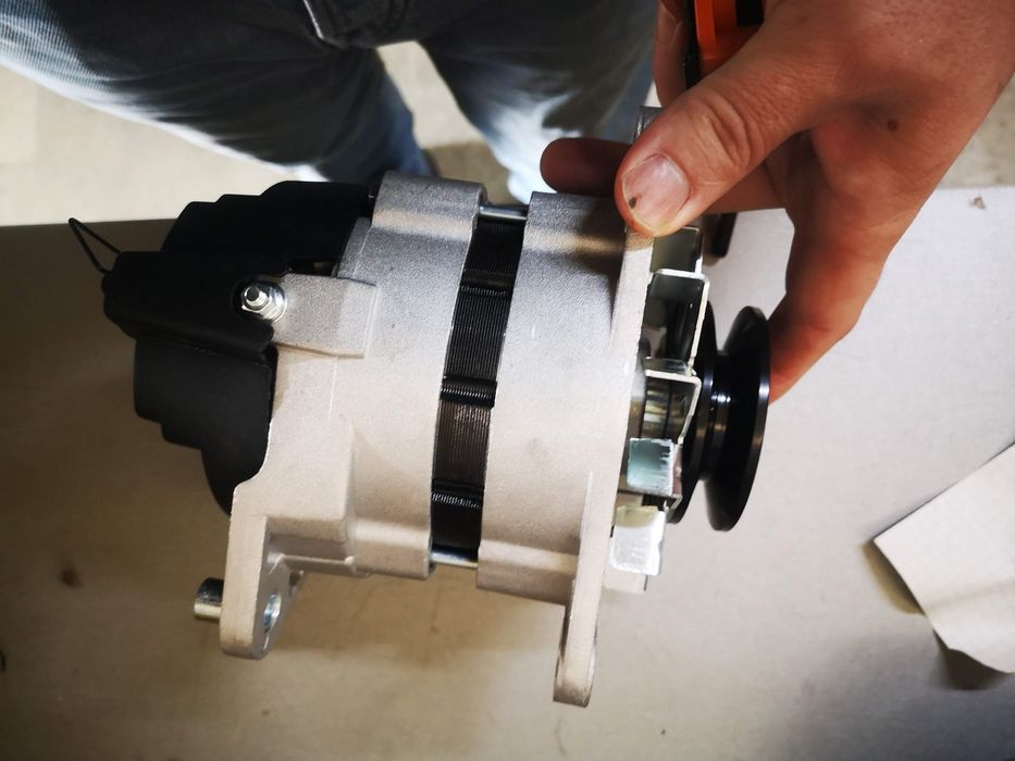 Alternator tractor Ford 2000 3000 5000 cu releu incorporat ford dexta