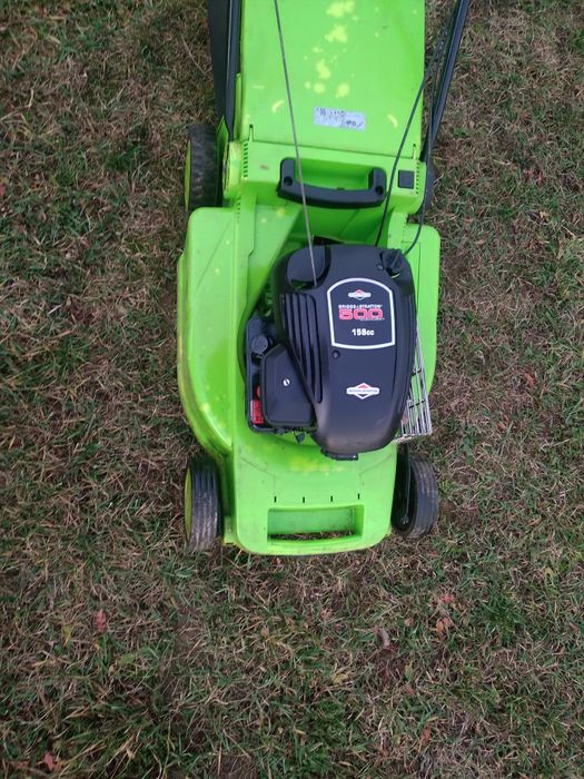 Mașină de tuns iarba  cu AUTOPROPULSIE ( tracțiune)