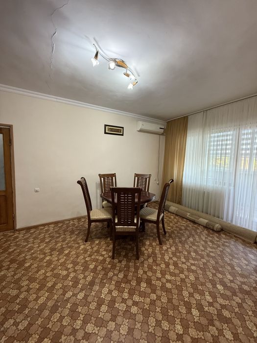 Стол со стульями