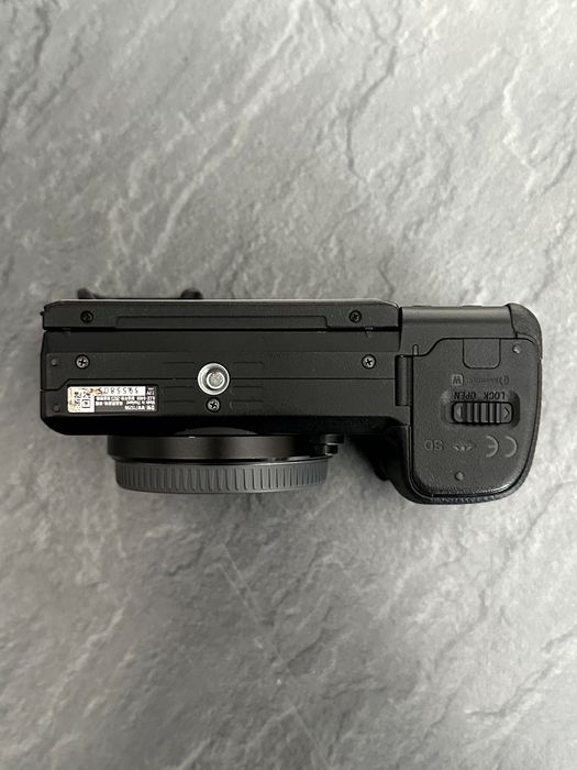 Sony a6400 + Sony 18-135mm f/3.5-5.6 + Sigma 30mm f/1.4