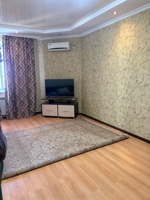 Кухонный гарнитур и стол