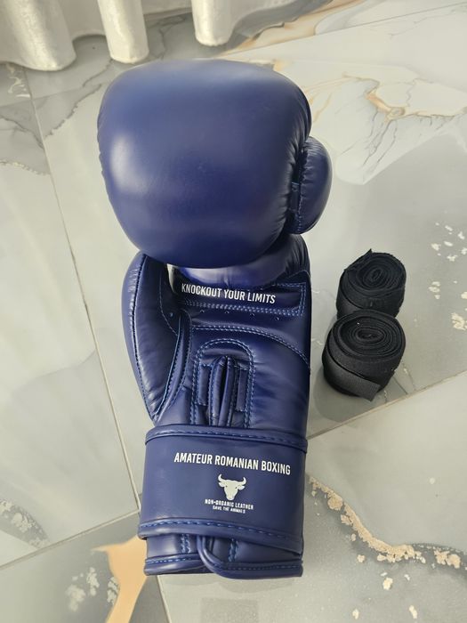 Mănuși și  cască BOX..